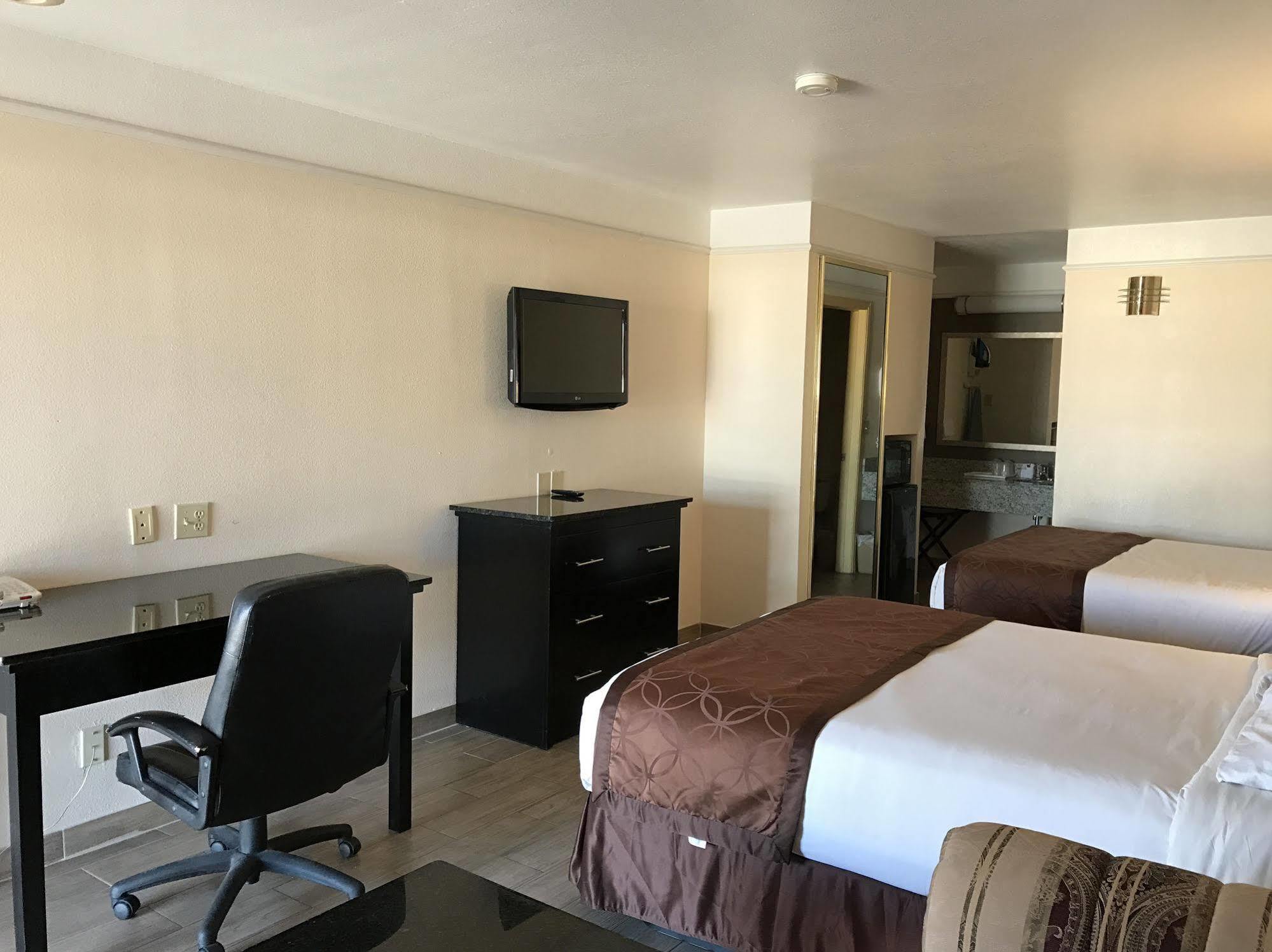 Texas Inn & Suites Pharr/San Juan Exterior photo